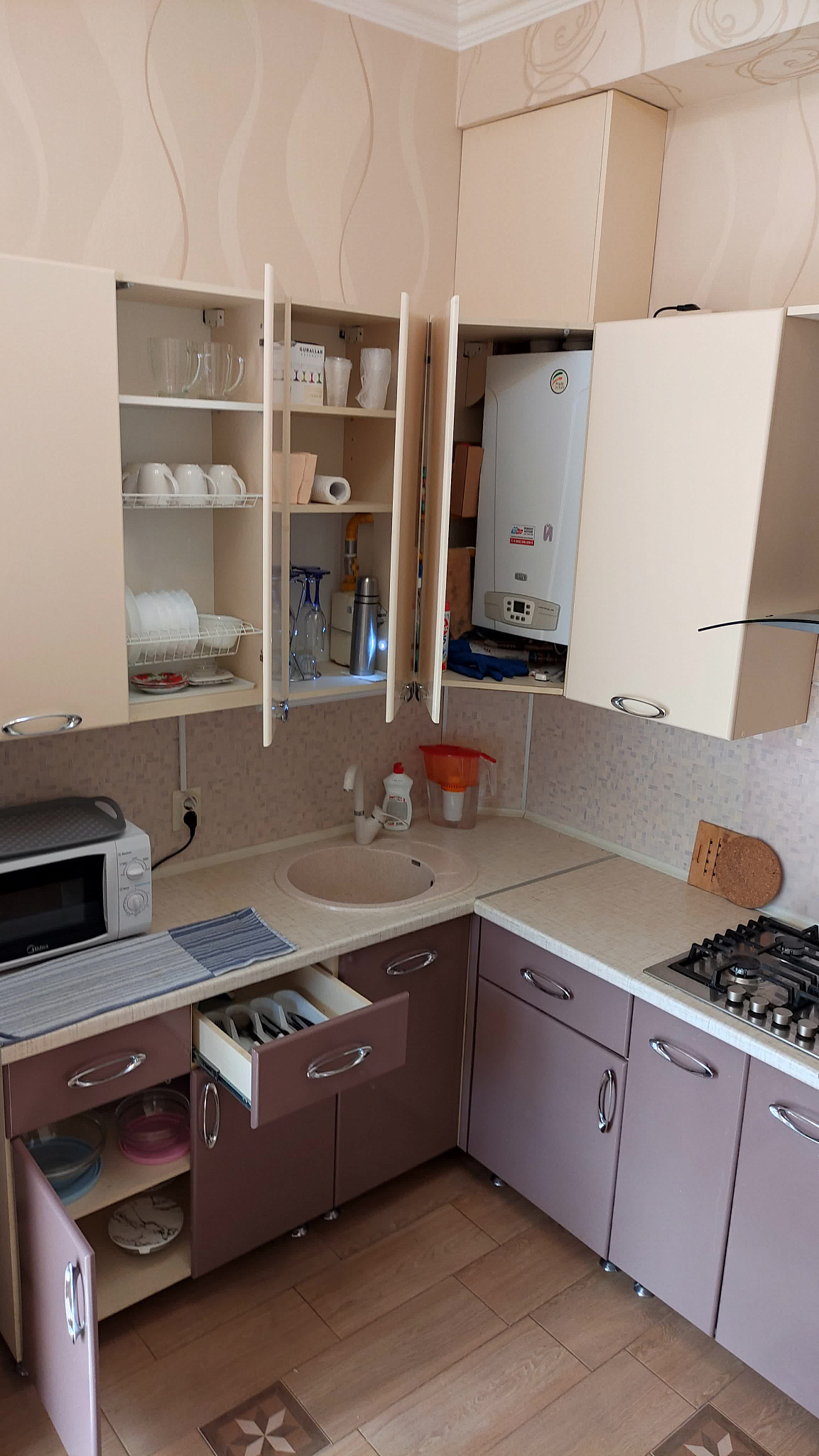 . "Квартира-студия с отдельной спальней". Хоста