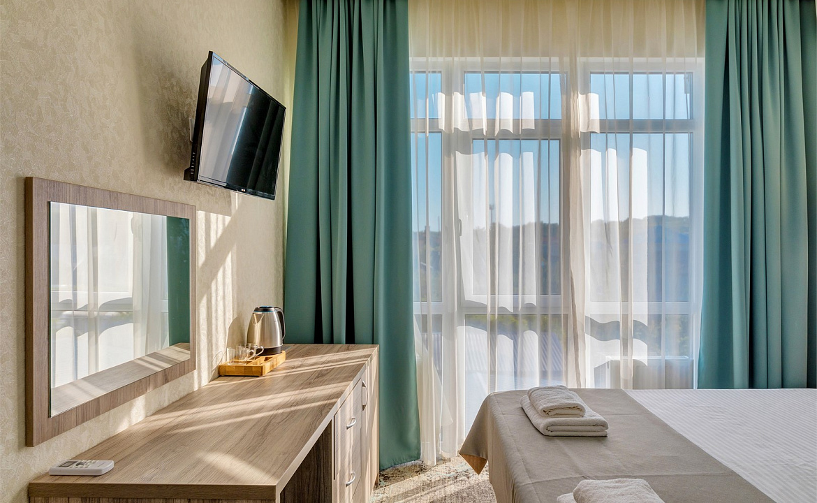 Улучшенный 3х-местный. Отель Премьер. Геленджик