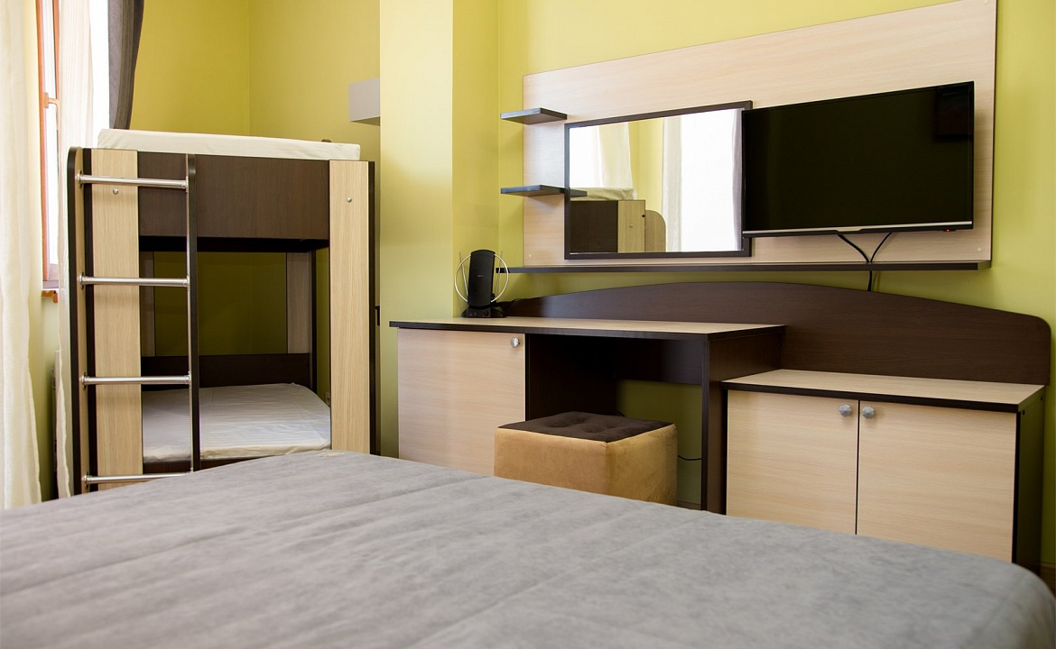 Семейный стандарт с террасой и видом на море. Гостевой комплекс "Чижик Пыжик". Никита