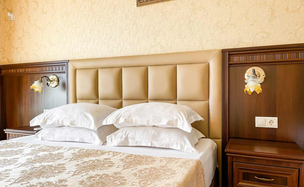 Люкс 2-х комнатный (большой) с балконом. Anzhelina Family Hotel. Витязево