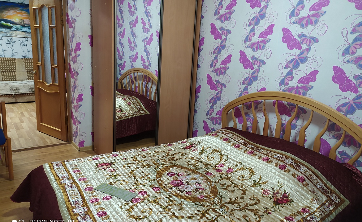 Первый этаж  под ключ до 12 человек. Частный сектор 2 этажа по отдельности под ключ, 2 отдельных домика.. Благовещенская