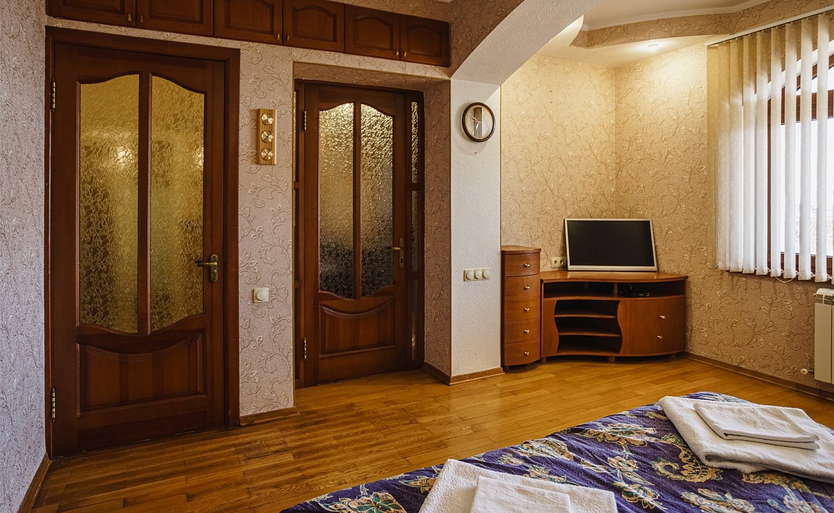 Апартаменты однокомнатные с большим гардеробом 10. Гостевой дом Лиана. Ливадия