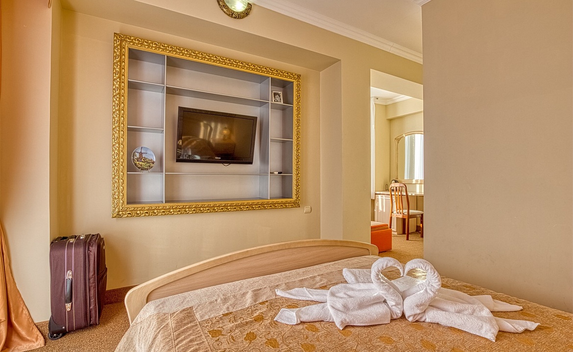 Полулюкс (вид на море). Отель «Интер». Утёс Полулюкс (вид на море). Отель «Интер». Утёс