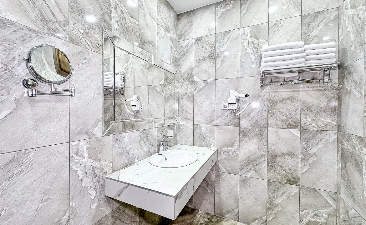 Корпус 2 Delux 5ти - местный (с балконом). Anzhelina Family Hotel. Витязево