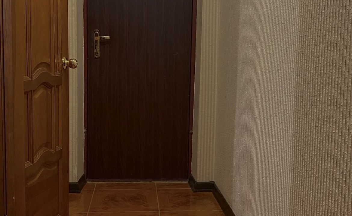 Двухкомнатная квартира под ключ. Двухкомнатная квартира у рынка . Гагра