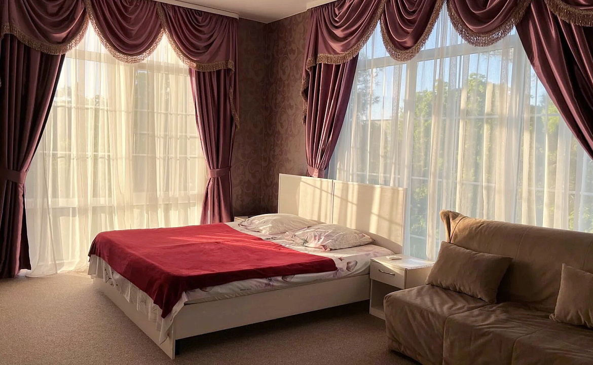 Апартаменты на 4-х человек с балконом. Гостевой дом "МЕЛИС". Дивноморское