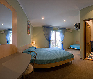 Трехместный номер. Гостевой дом "Кедр-Запад". 