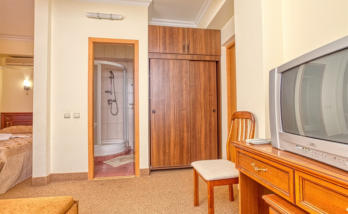 Комфорт (вид на горы). Отель «Интер». Утёс Комфорт (вид на горы). Отель «Интер». Утёс