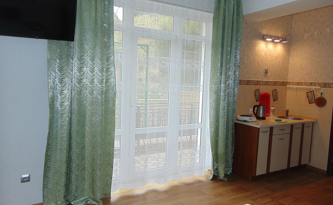 Трехместный номер-студия 