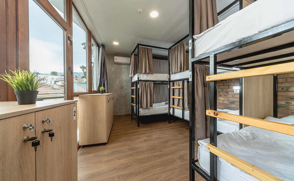 Шестиместный. Хостел Botkinsky. Ялта