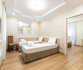 Четырехместный Полулюкс. Гостевой дом Замок у Моря. 