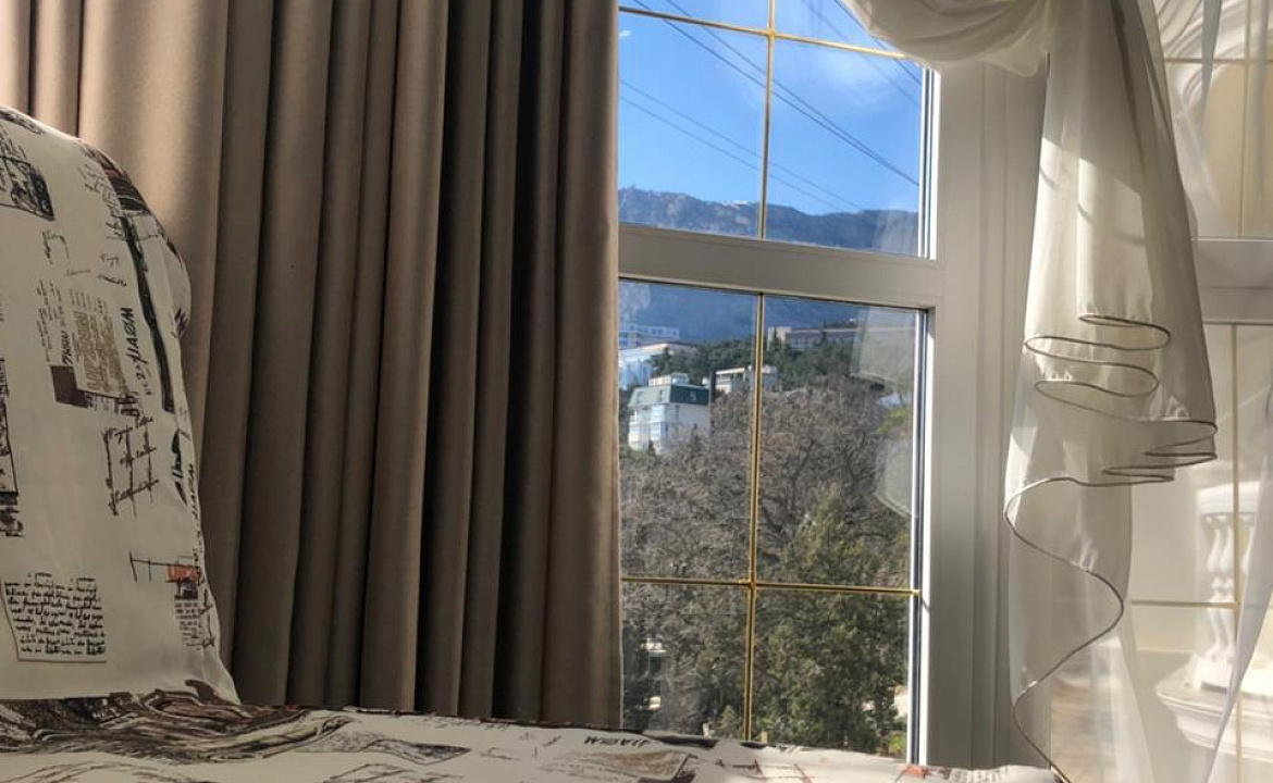 Круглый видовой номер. Отель Апарт отель "Дуэт". Ялта