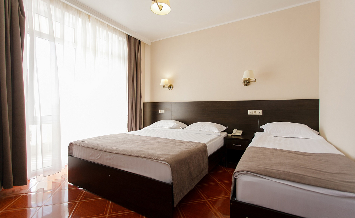 «Стандарт» трехместный с балконом. Отель «Имера». Витязево