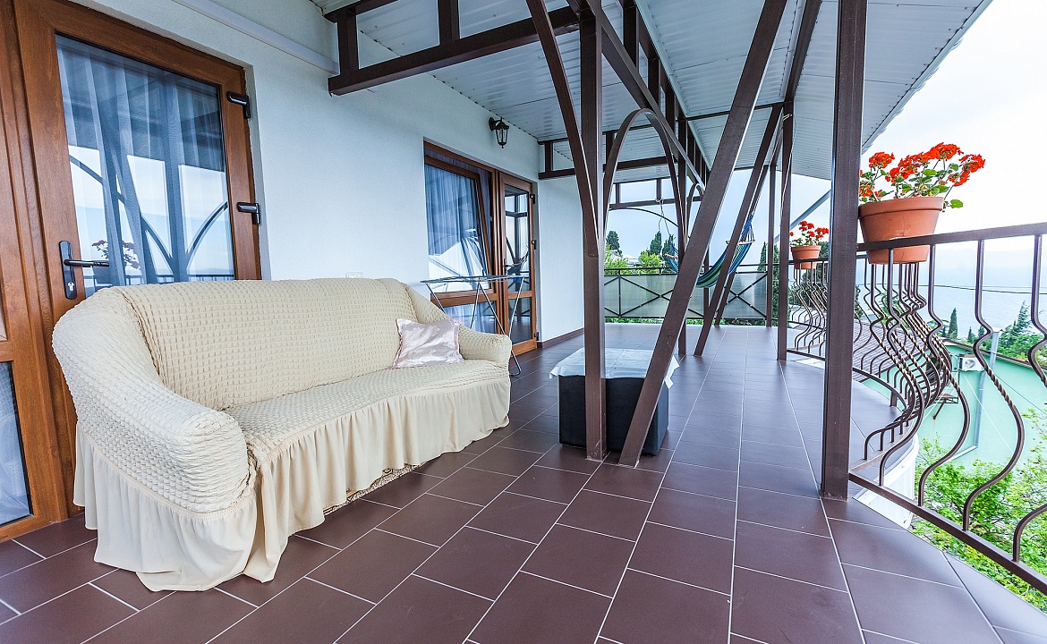 Люкс с балконом до 5 чел. Гостевой дом Пролетарская 12. Гурзуф