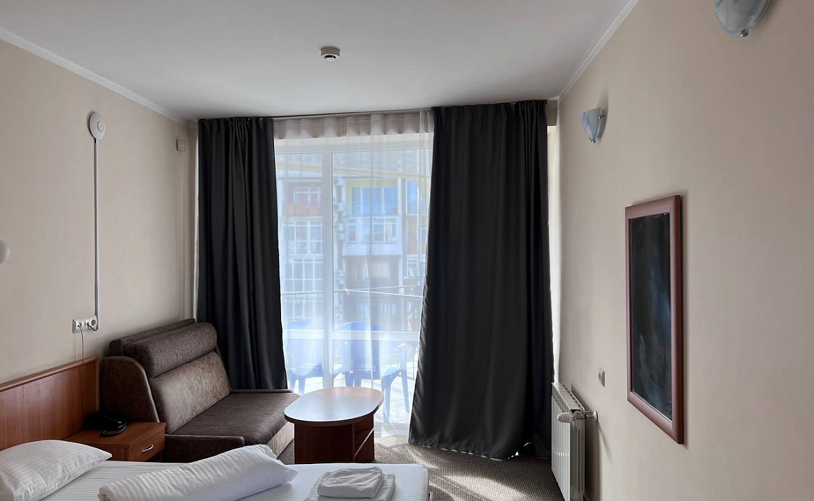 Двухместный номер «комфорт» с двумя раздельными кроватями. Отель "Галотель". Адлер