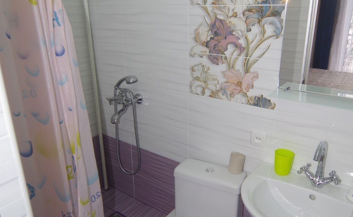 Комфорт 2-х местный с балконом( Комната №5). Частный гостевой дом у Ярославовны. Алушта