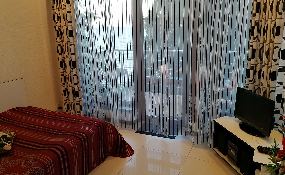 Белый. Гостевой дом ОАЗИС. Ялта