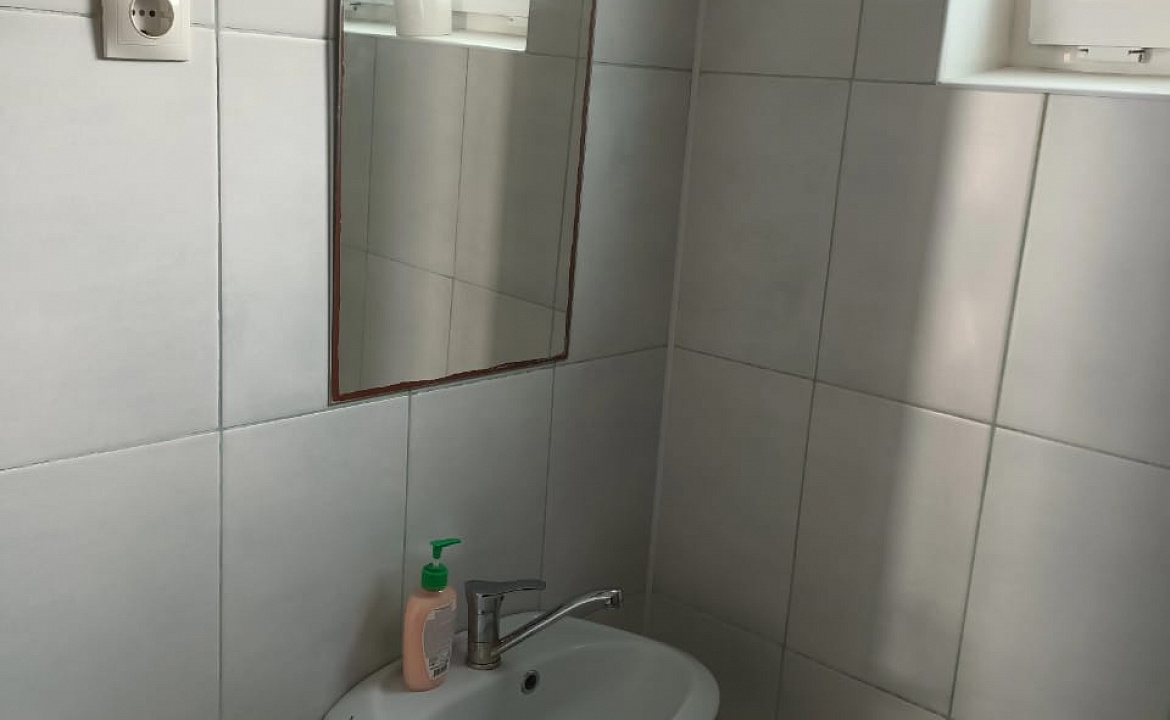 Трехместный номер с удобствами на этаже. Отель "Акварель". Криница