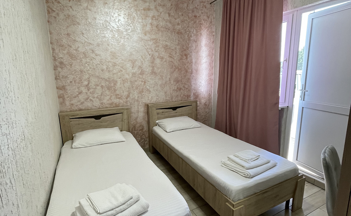 Стандарт с раздельными кроватями . Гостевой дом "Алхыд". Пицунда Стандарт с раздельными кроватями . Гостевой дом "Алхыд". Пицунда