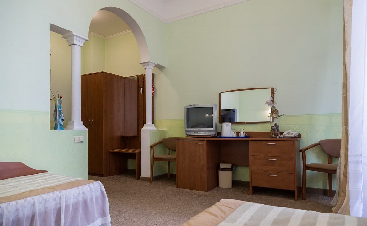 «Стандарт» № 1,2. Гостиница Аквилон. Алупка