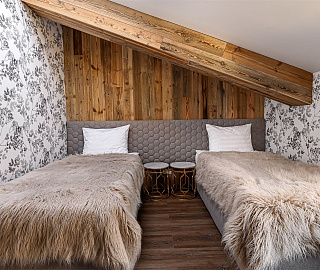 Супериор в мансарде. Отель «HILLS POLYANA». 