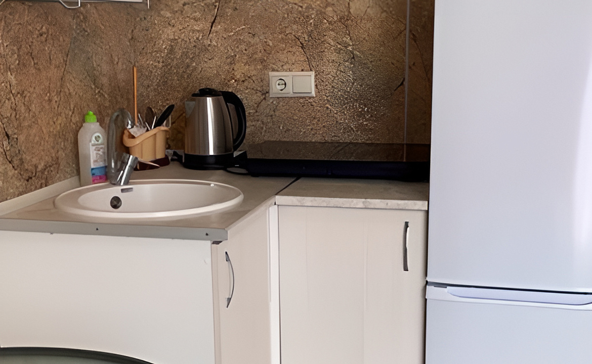 Апартаменты студия на 3-х человек с французским балконом. Гостевой дом "МЕЛИС". Дивноморское