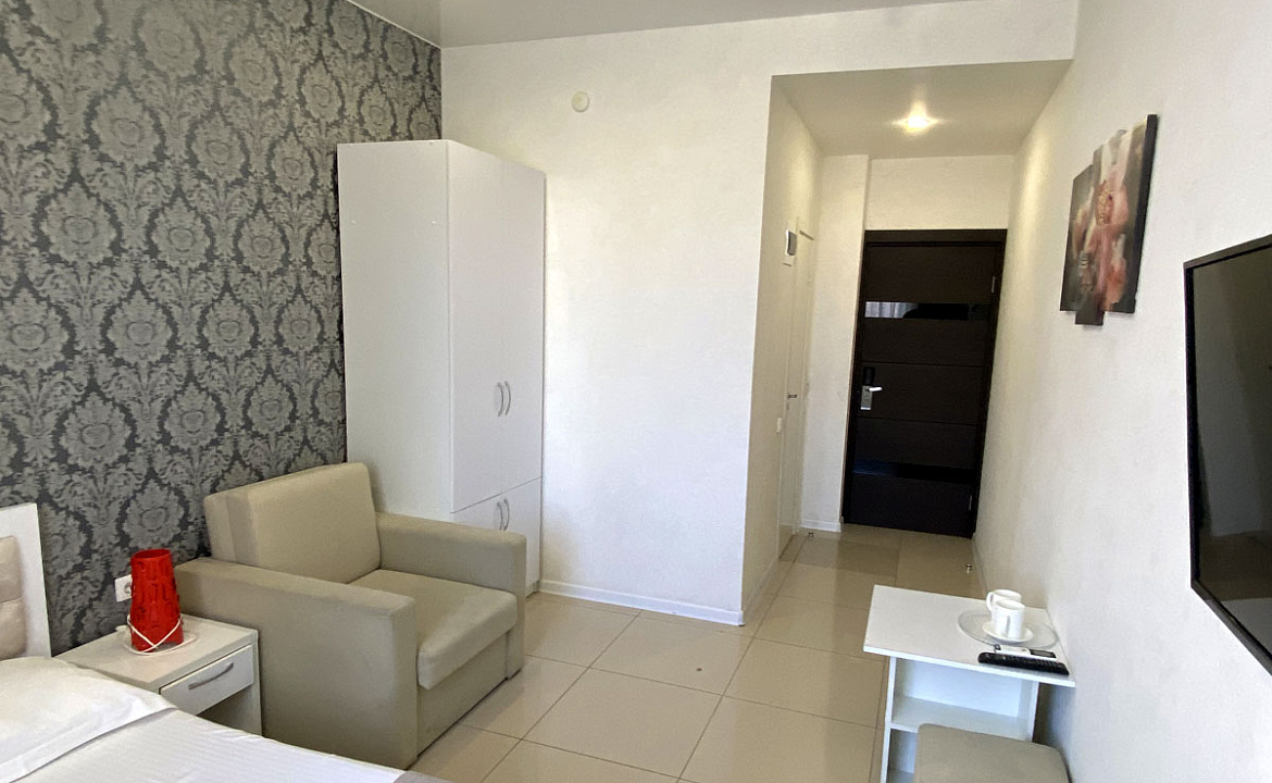 2-х местный номер «Улучшенный» с двуспальной кроватью. Отель «Эра». Анапа