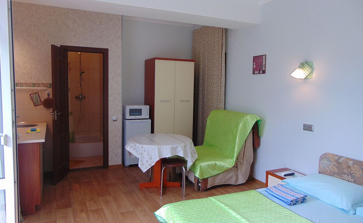 Трехместный номер-студия 