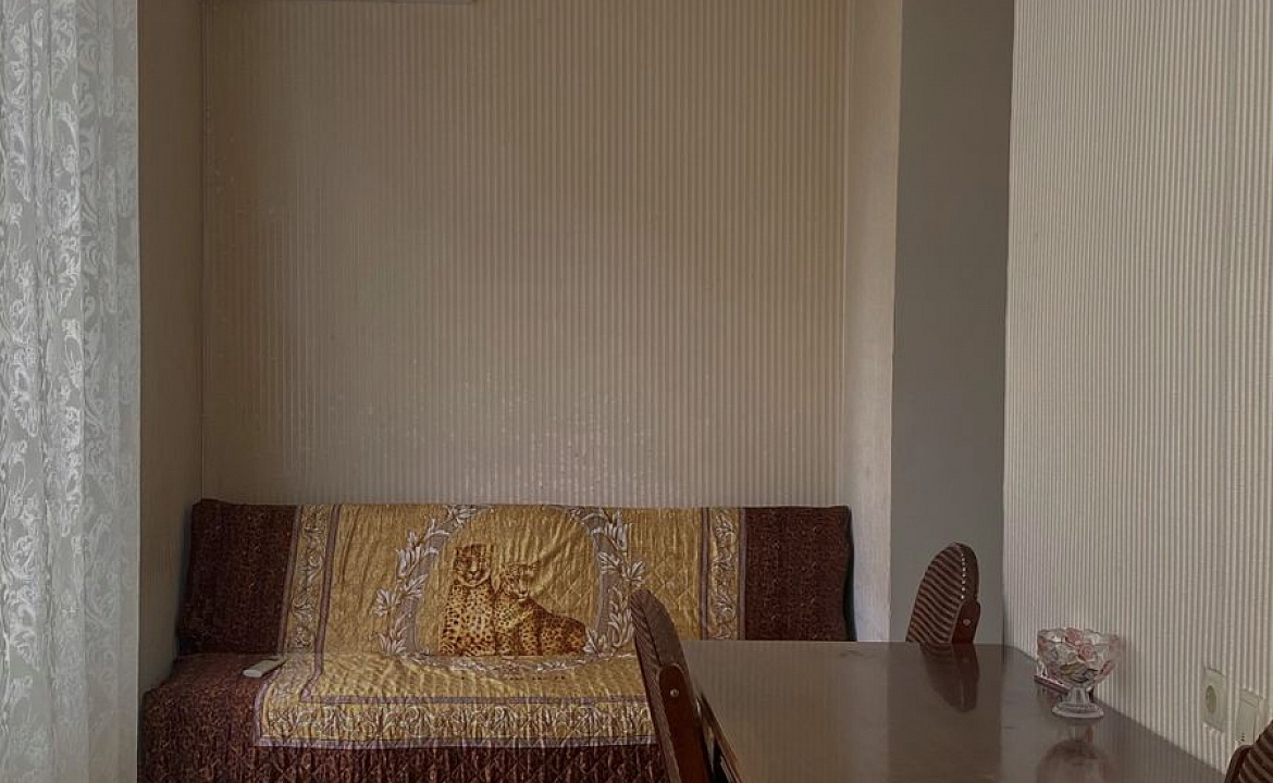 Двухкомнатная квартира под ключ. Двухкомнатная квартира у рынка . Гагра