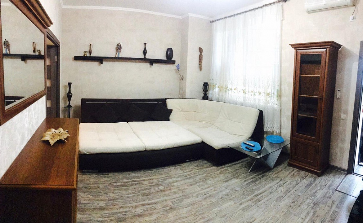 Двухкомнатные апартаменты. Квартира в многоквартирном доме Апартаменты "Кедр". Ялта