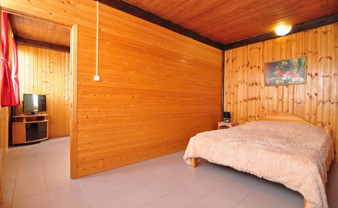 Номер двухкомнатный на 5 человек. Гостевой дом "Эдгар". Благовещенская