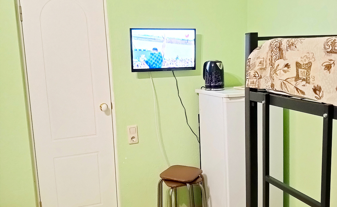 Четырёхместный номер с балконом. Отель "Гермес" . Вардане Четырёхместный номер с балконом. Отель "Гермес" . Вардане