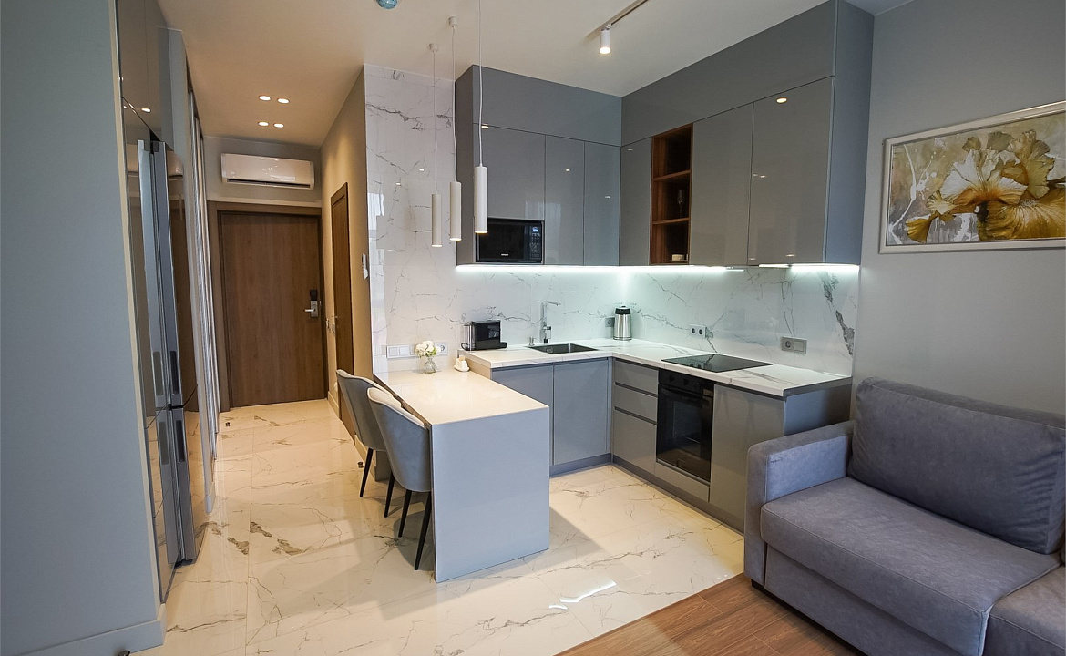 Люкс с отдельной спальней. Гостиница "The White Residence". Сочи