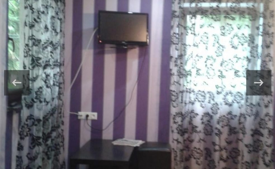 На втором этаже с балконом. Частный сектор Чачба 69. Сухум