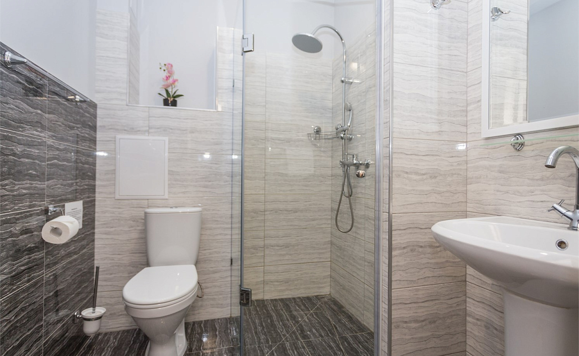 Апартаменты с балконом. Апартаменты "Гости". Красная Поляна