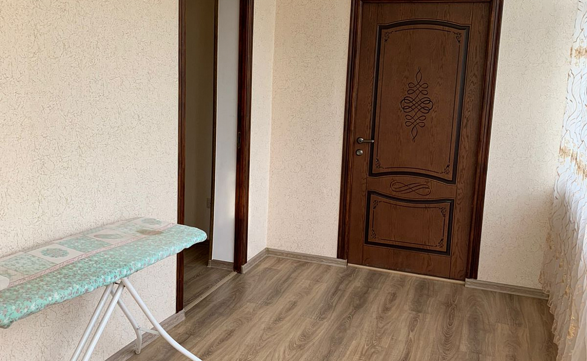 Люкс с 1 спальней. Гостевой дом ЭЙВА. Пицунда