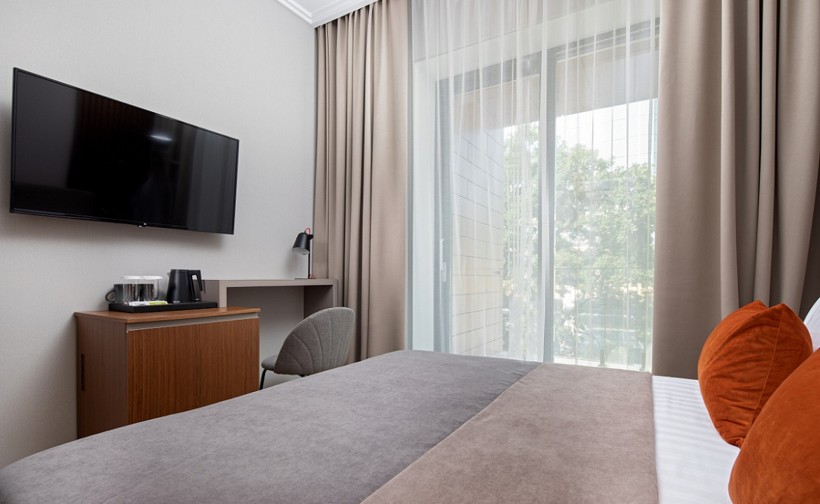 Стандарт 2-местный с видом на бассейн. Отель «Атмосфера»- Геленджик. Геленджик