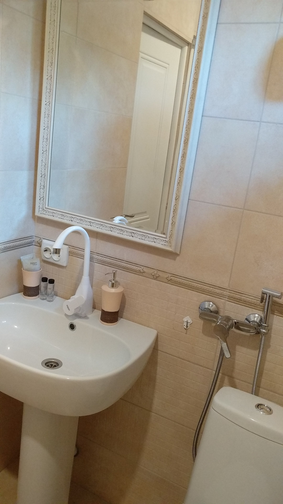 . Частный дом на Набережной в с. Каменское. Крым - частный сектор