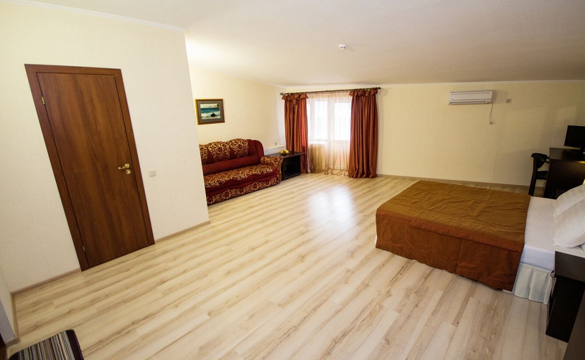 Студия 3-местная. Отель Робинзон. Анапа