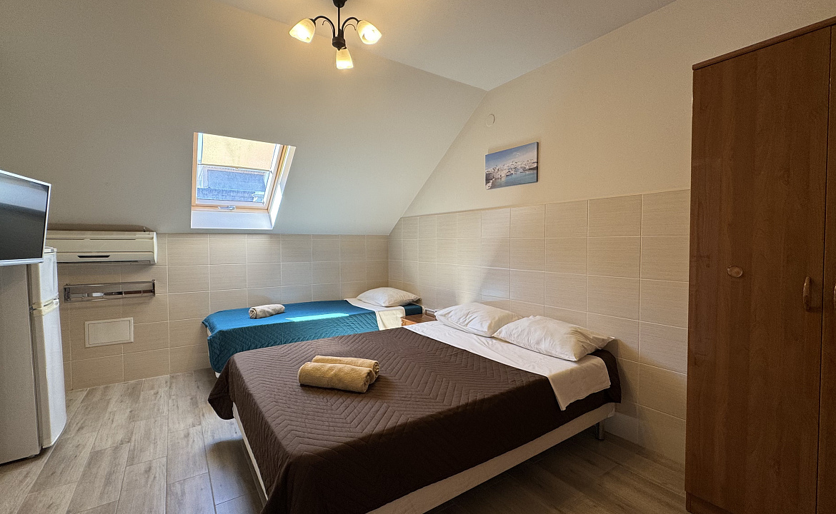 3-х местный номер (мансарда). Гостевой дом «Акварель». Ольгинка