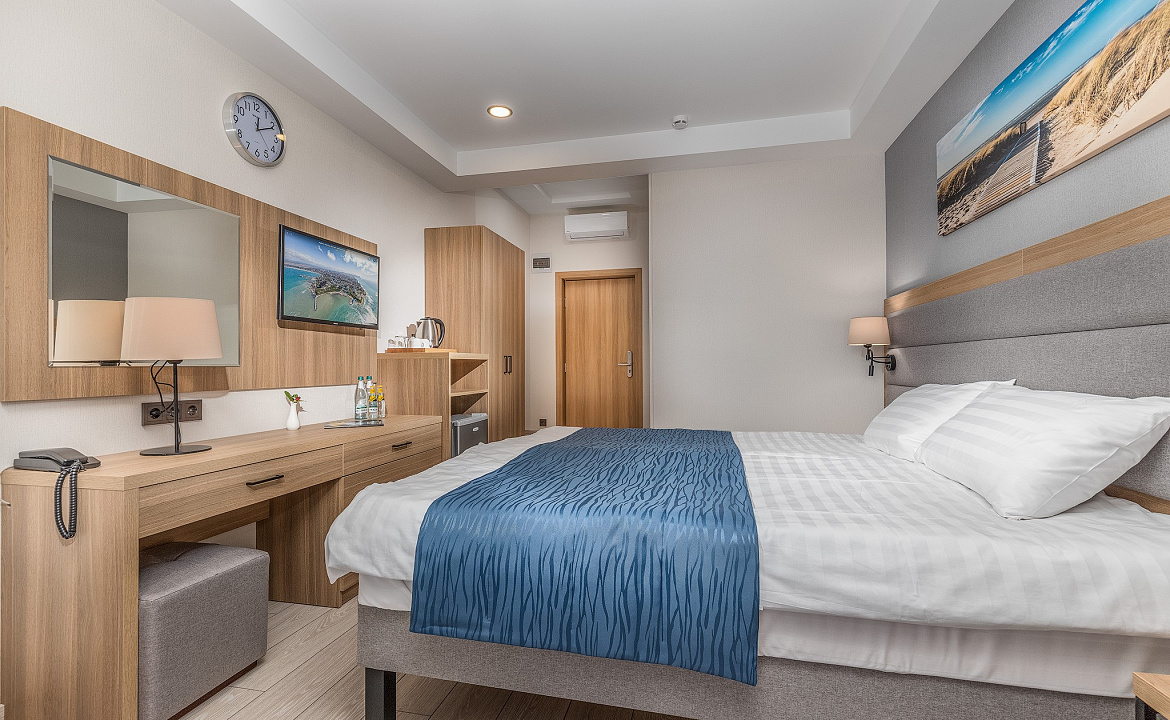 Стандарт с французским балконом. Бутик- отель "Репин" . Витязево