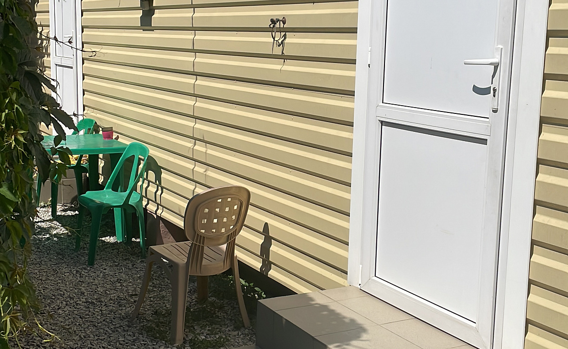 Домик . Гостевой дом У Наталии . Джубга