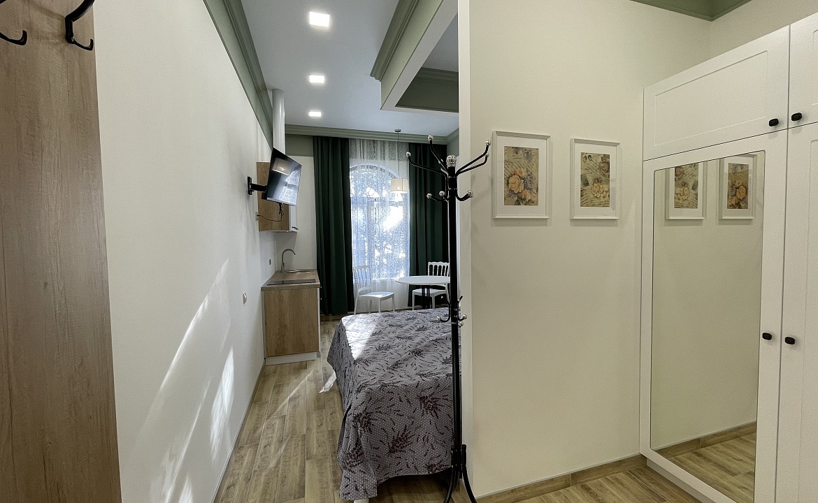 Апартамент для 2 гостей. Квартира в многоквартирном доме Апартамент-студия. Ливадия