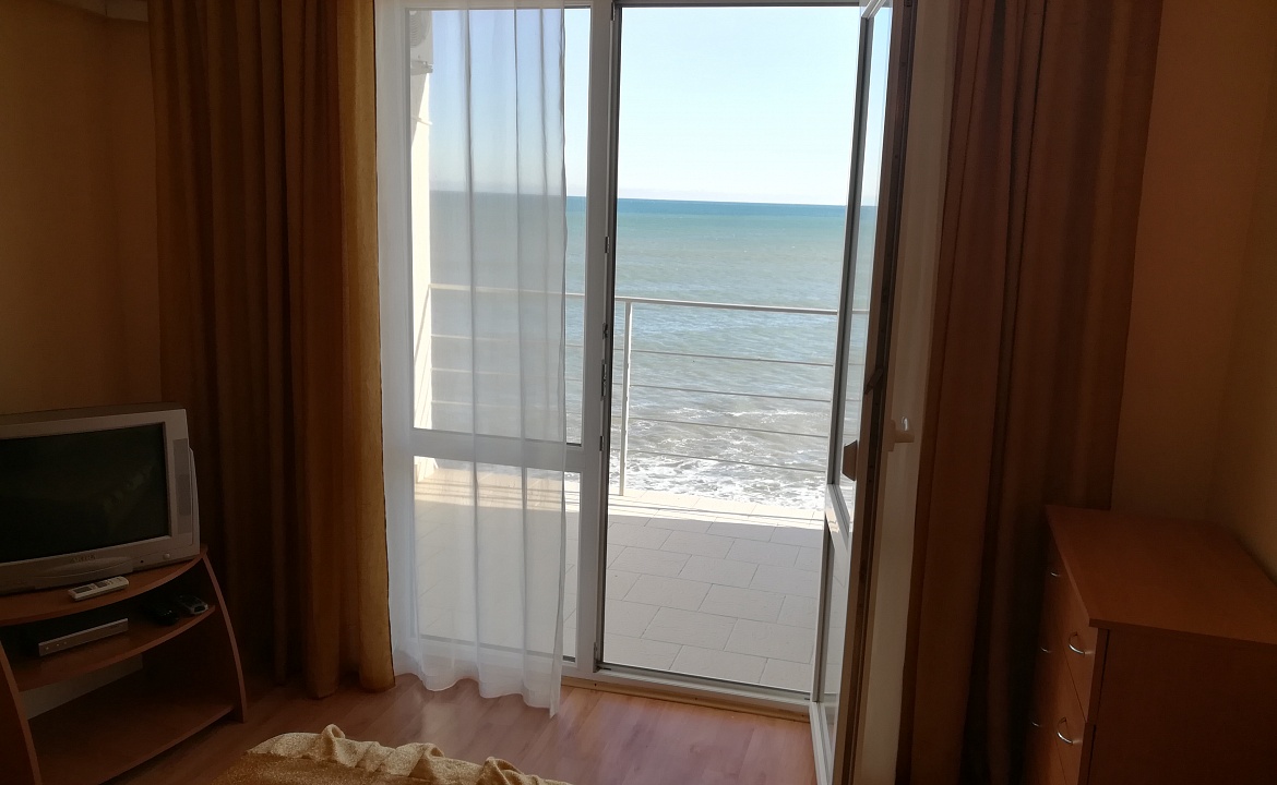 Номера 4-местные с видом на море. Гостевой дом «ФЛАГМАНСКИЙ». Приветное