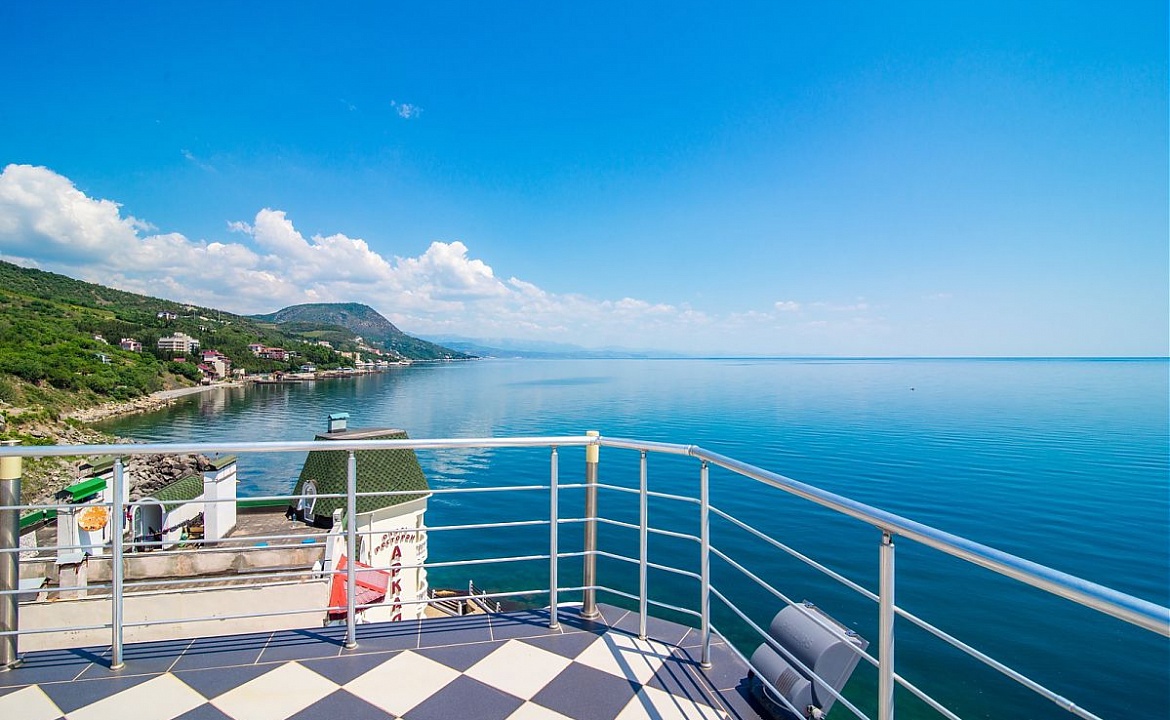 Студия (вид на море). Hotel & Osteophaty center "Lotus". Утёс