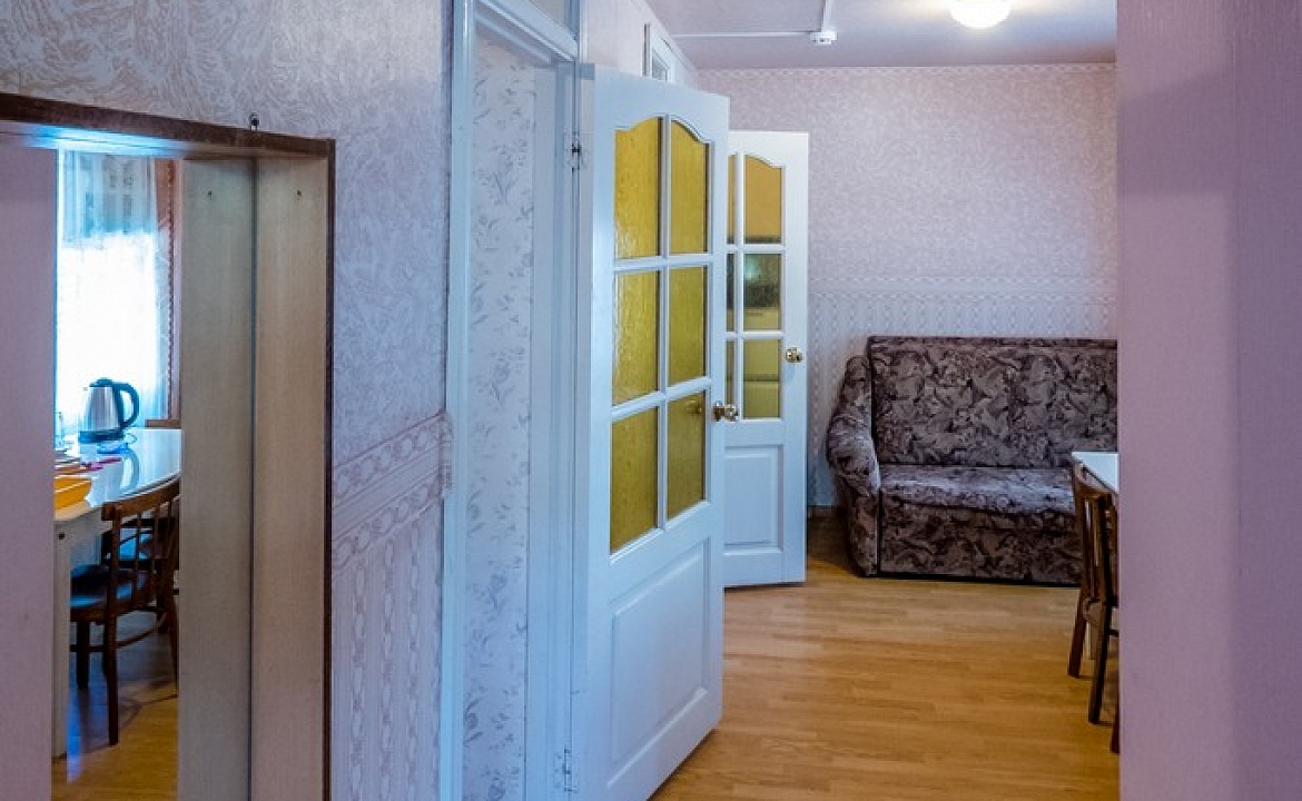 Трехкомнатный 2 категория. Пансионат "Приазовье". Ейск