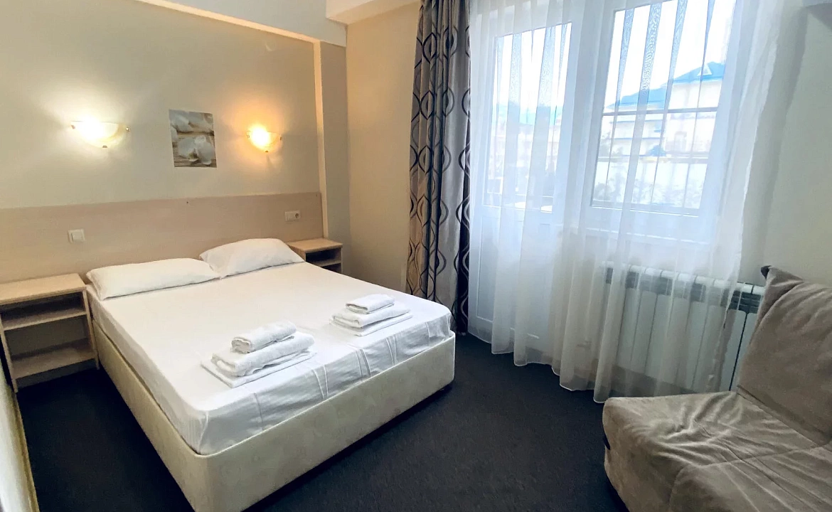 Стандарт 2-х местный с видом на бассейн. Гостевой дом "Ирис" - Витязево. Витязево