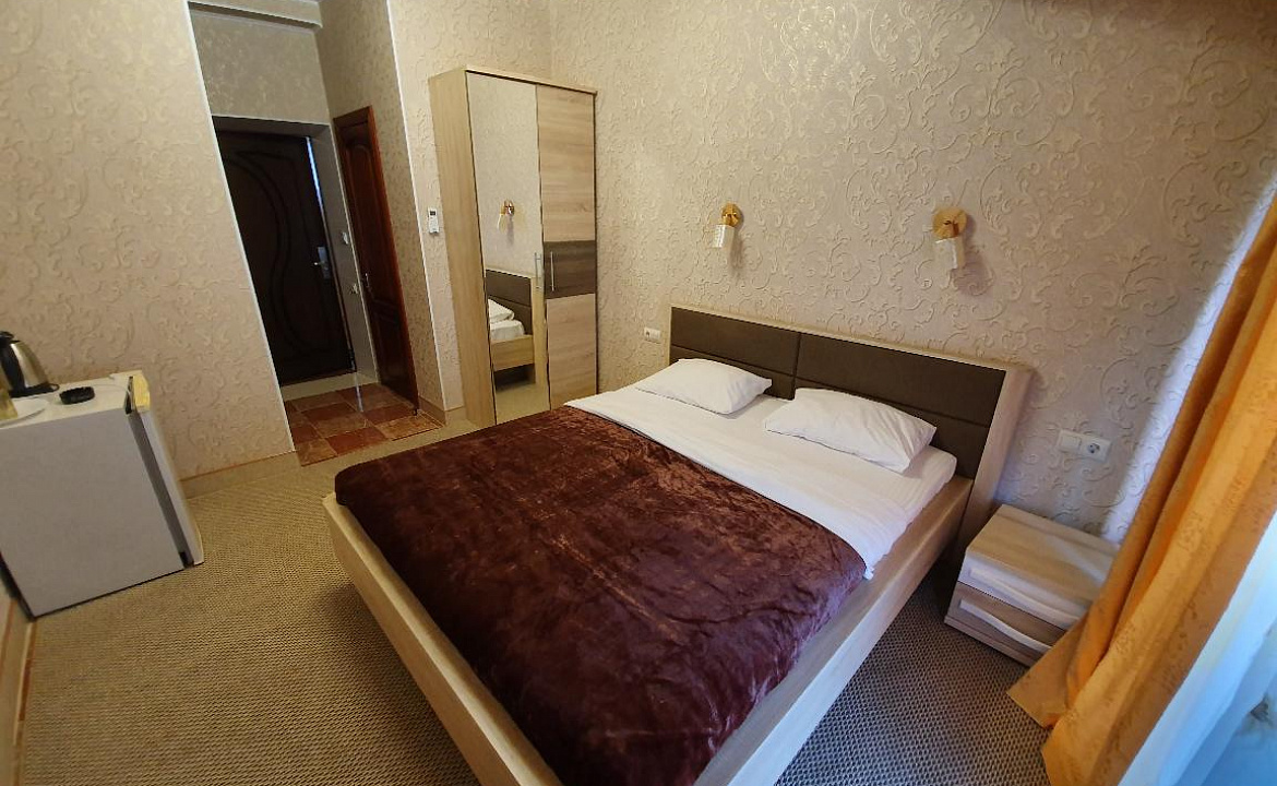 2-х местный стандарт. Гостиница  № 56 Семейный **. Симферополь