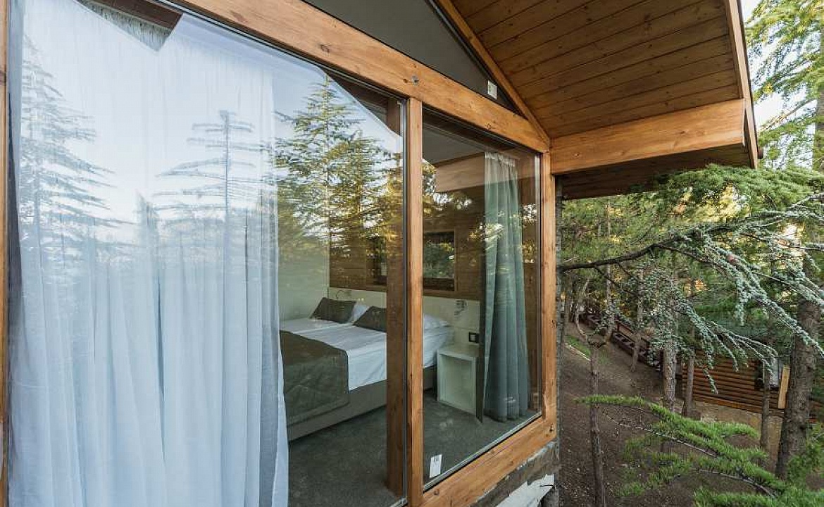 Новый коттедж с двумя спальнями, гостиной-студио с кухней и террасой. Пансионат "Береговой". Малый Маяк