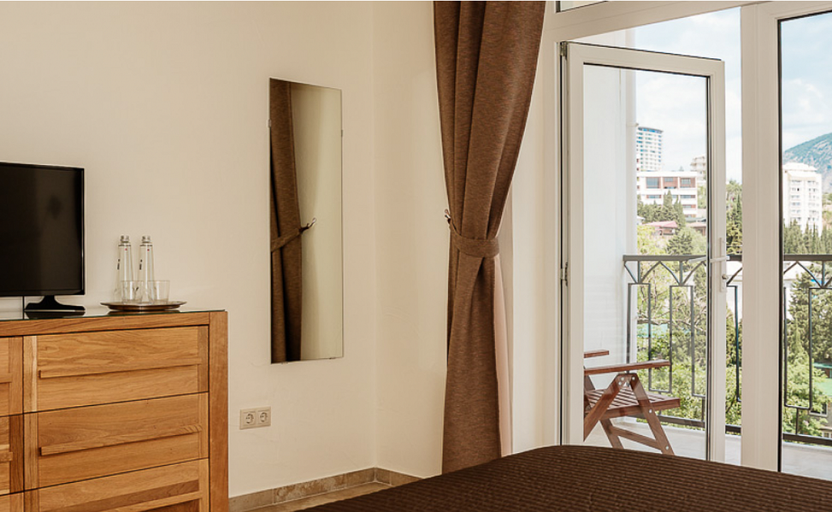 Восток стандарт. Гостиница Лантерна. Гурзуф